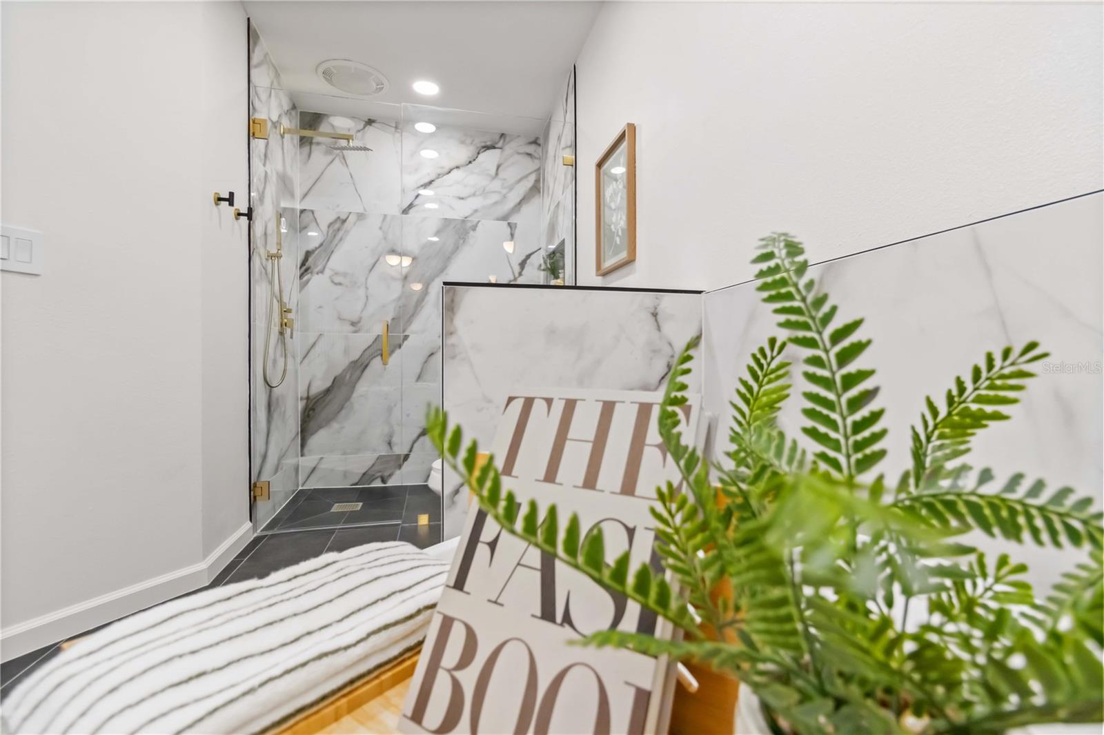 5438 BENEVA WOODS WAY