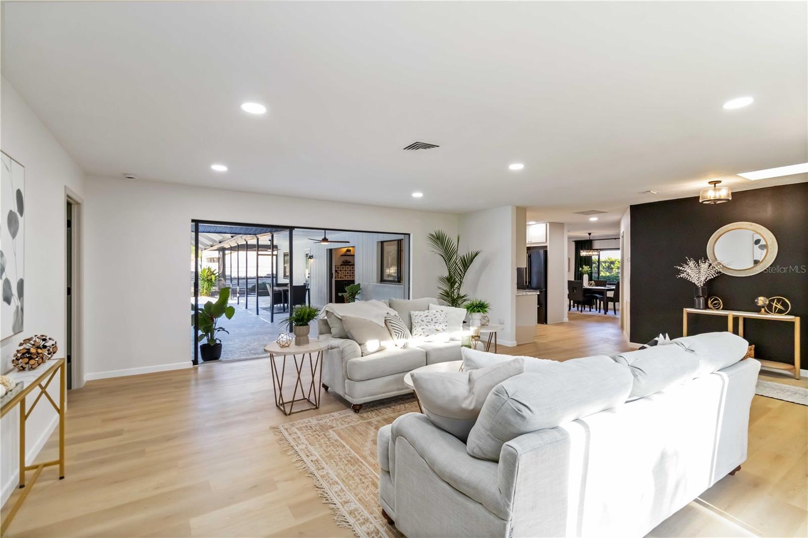 5438 BENEVA WOODS WAY