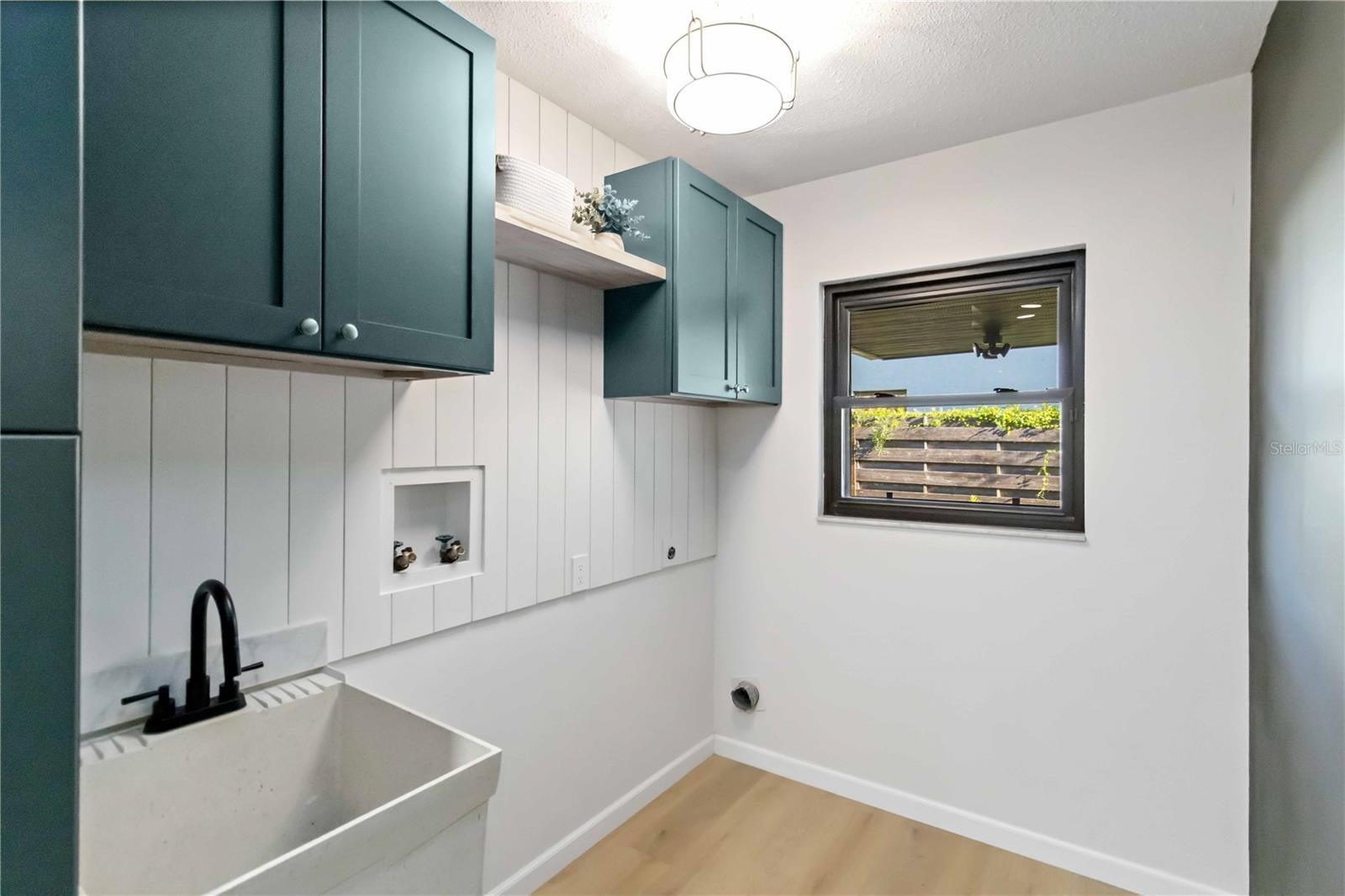 5438 BENEVA WOODS WAY