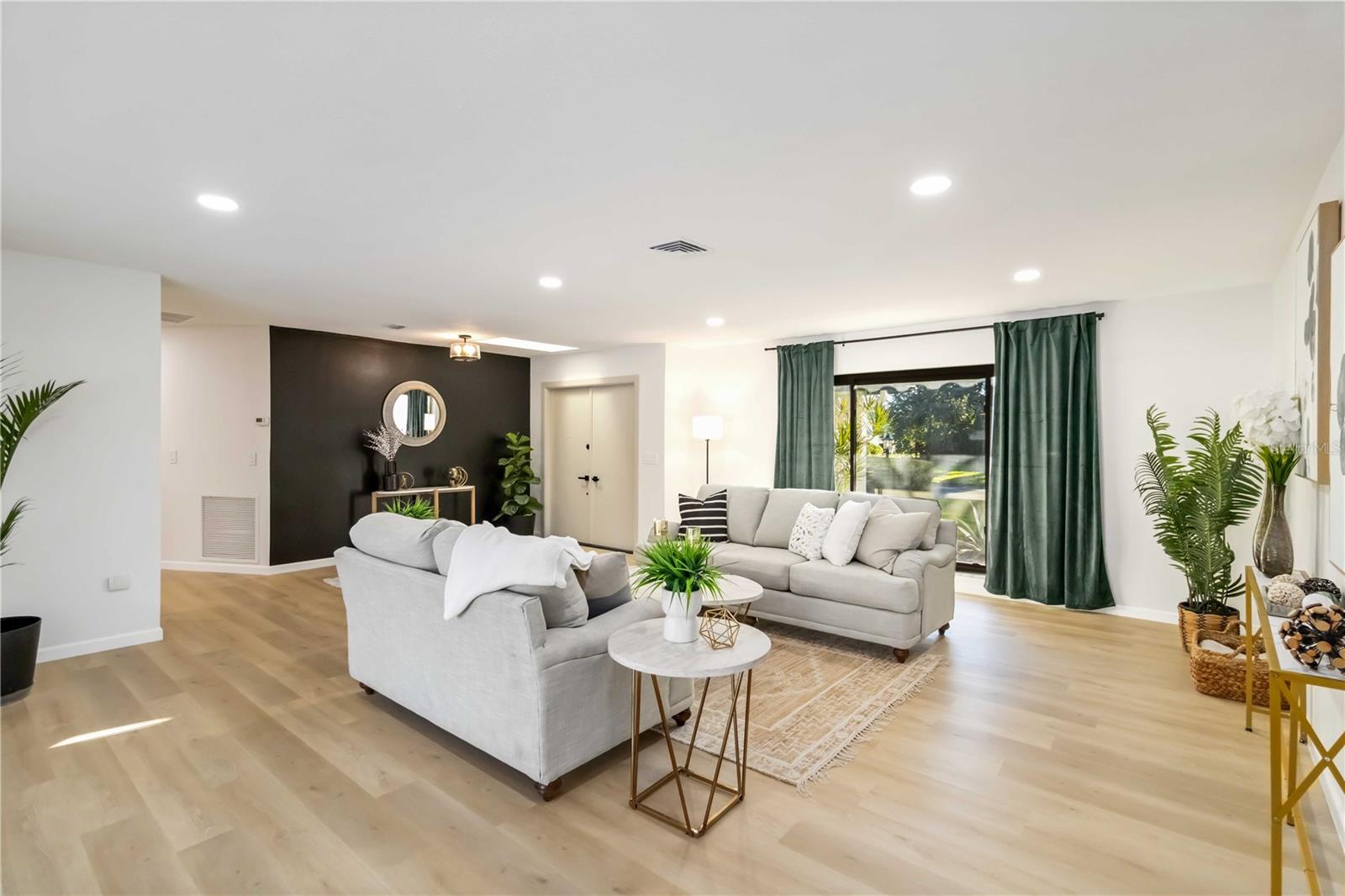 5438 BENEVA WOODS WAY