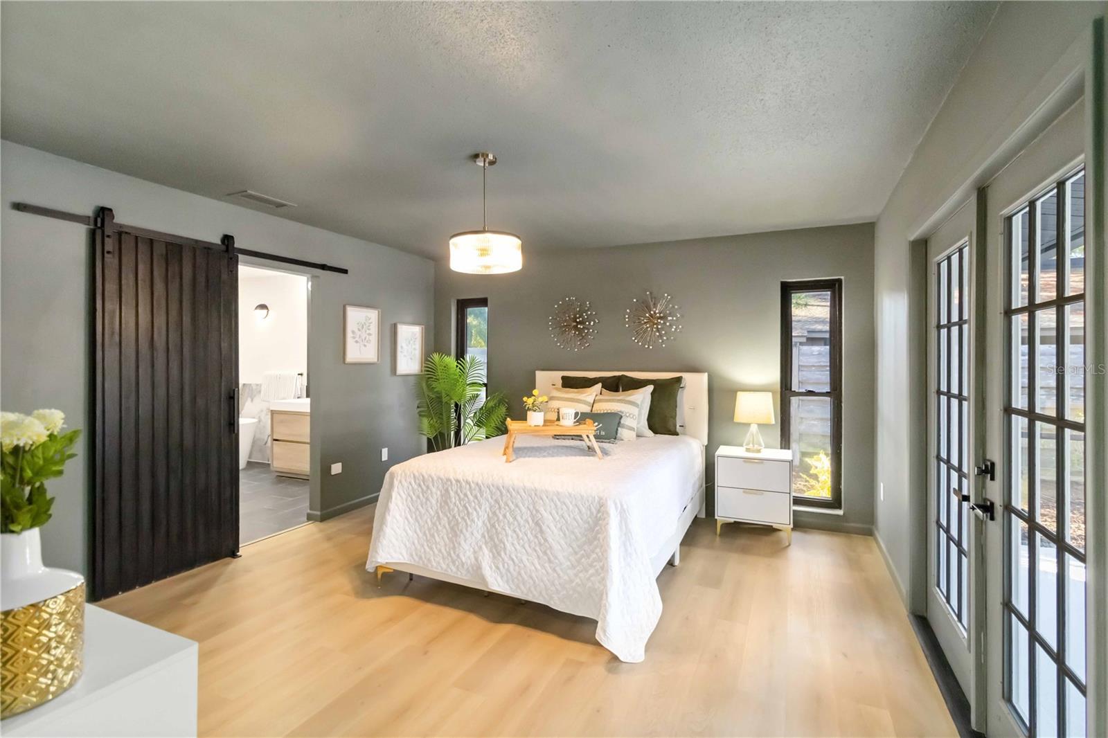 5438 BENEVA WOODS WAY