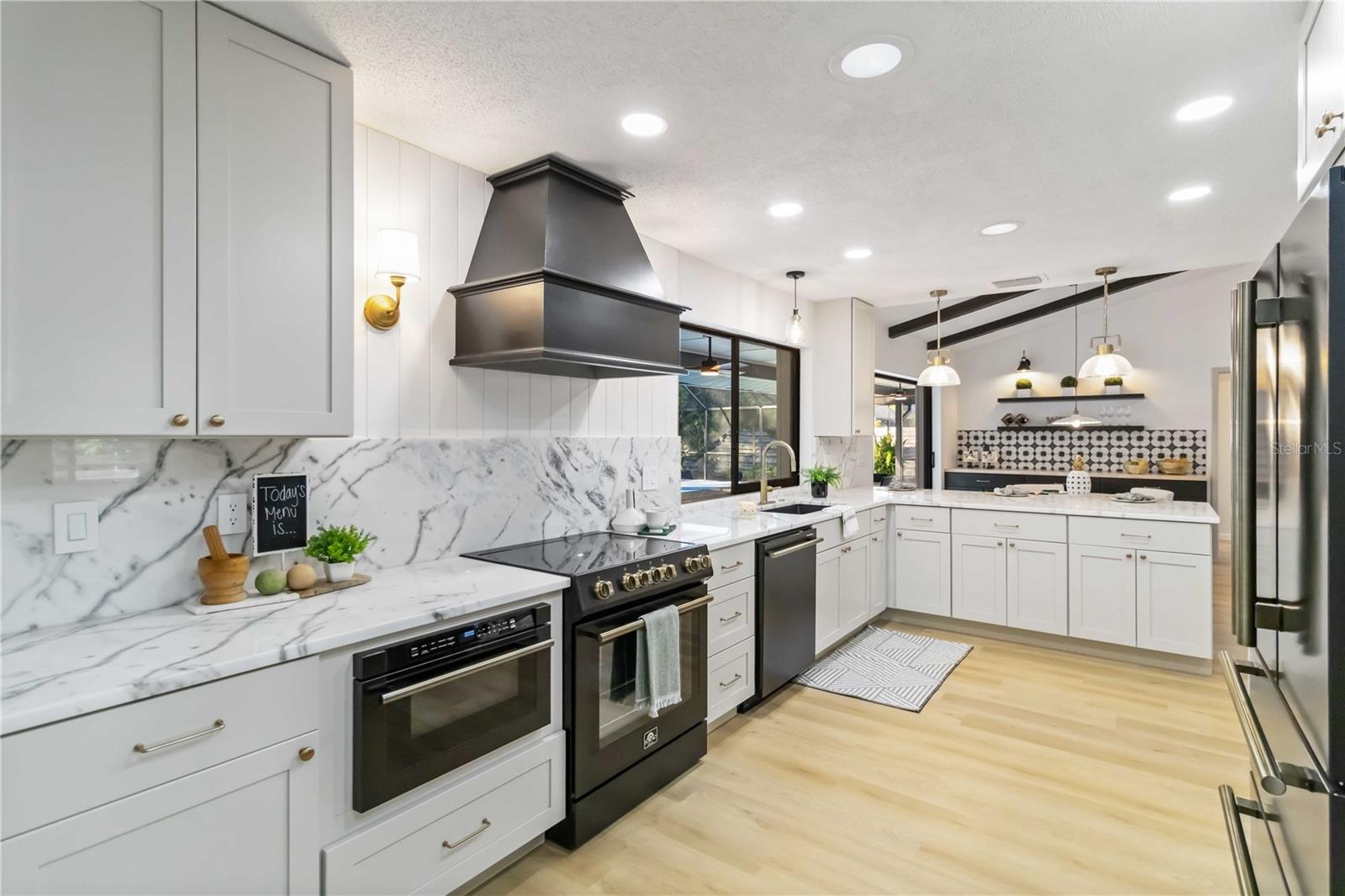 5438 BENEVA WOODS WAY