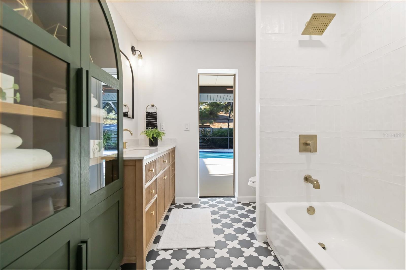 5438 BENEVA WOODS WAY