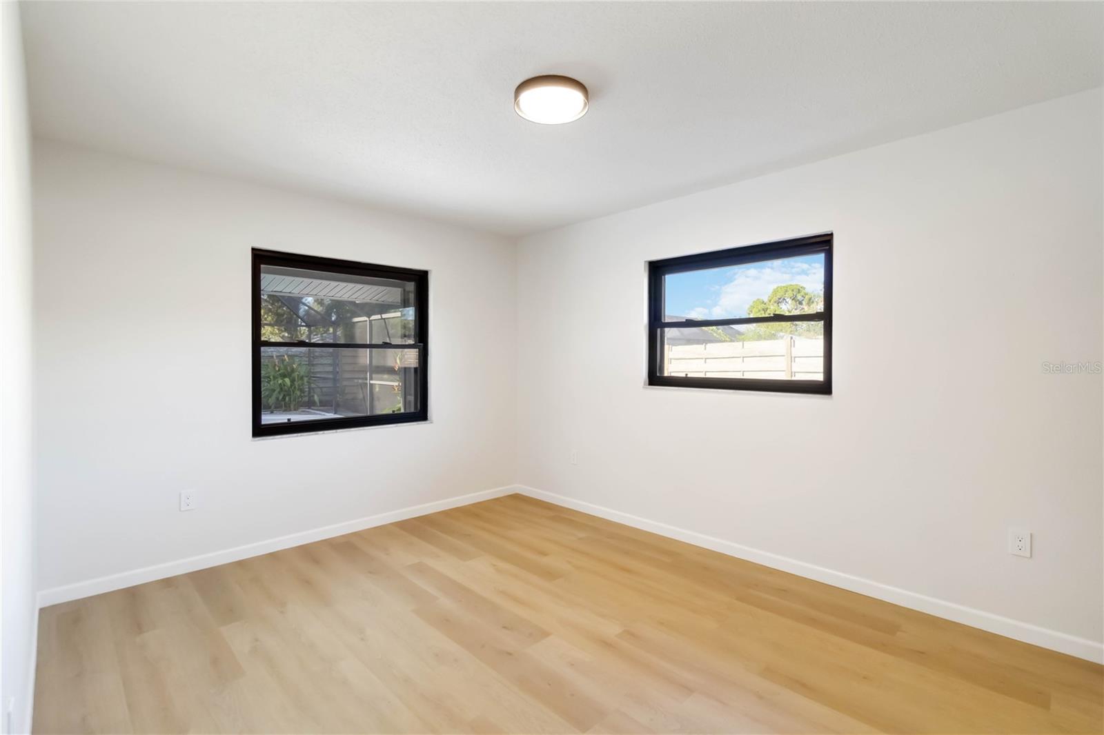 5438 BENEVA WOODS WAY