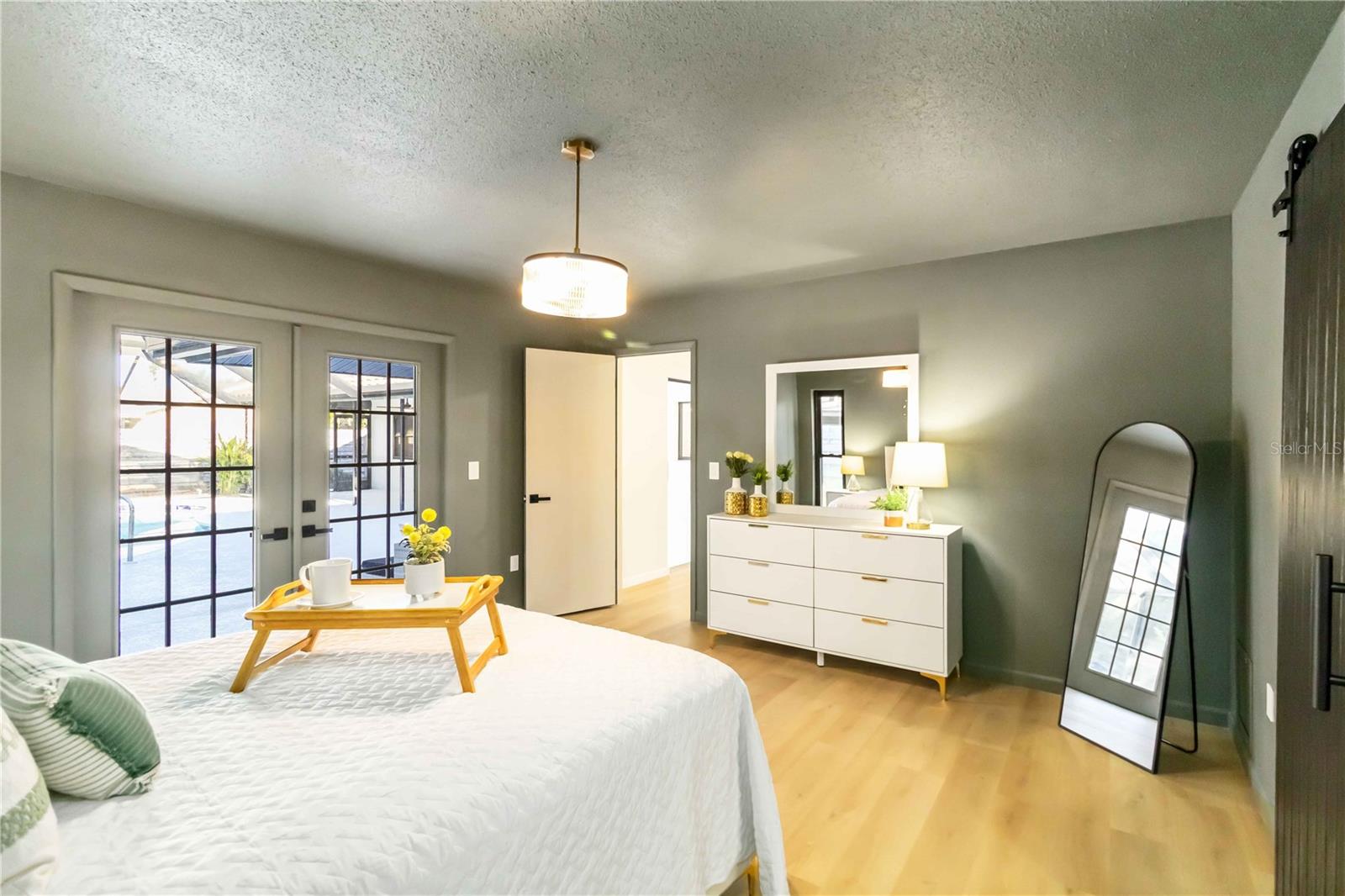 5438 BENEVA WOODS WAY