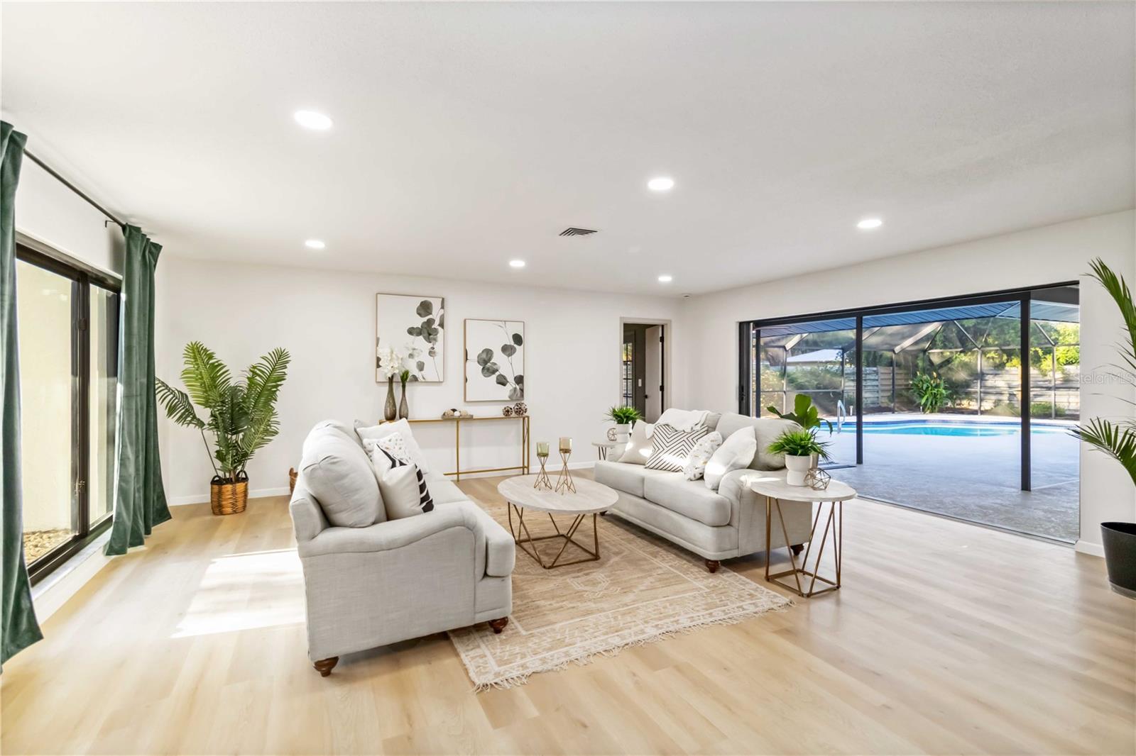 5438 BENEVA WOODS WAY