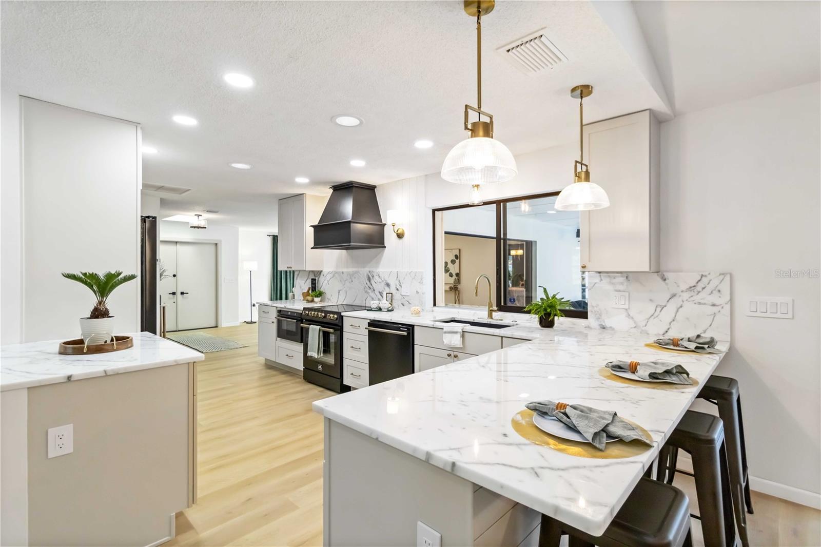 5438 BENEVA WOODS WAY