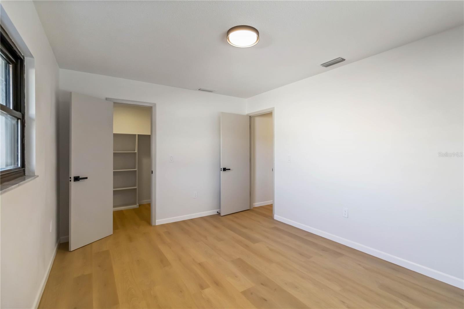 5438 BENEVA WOODS WAY