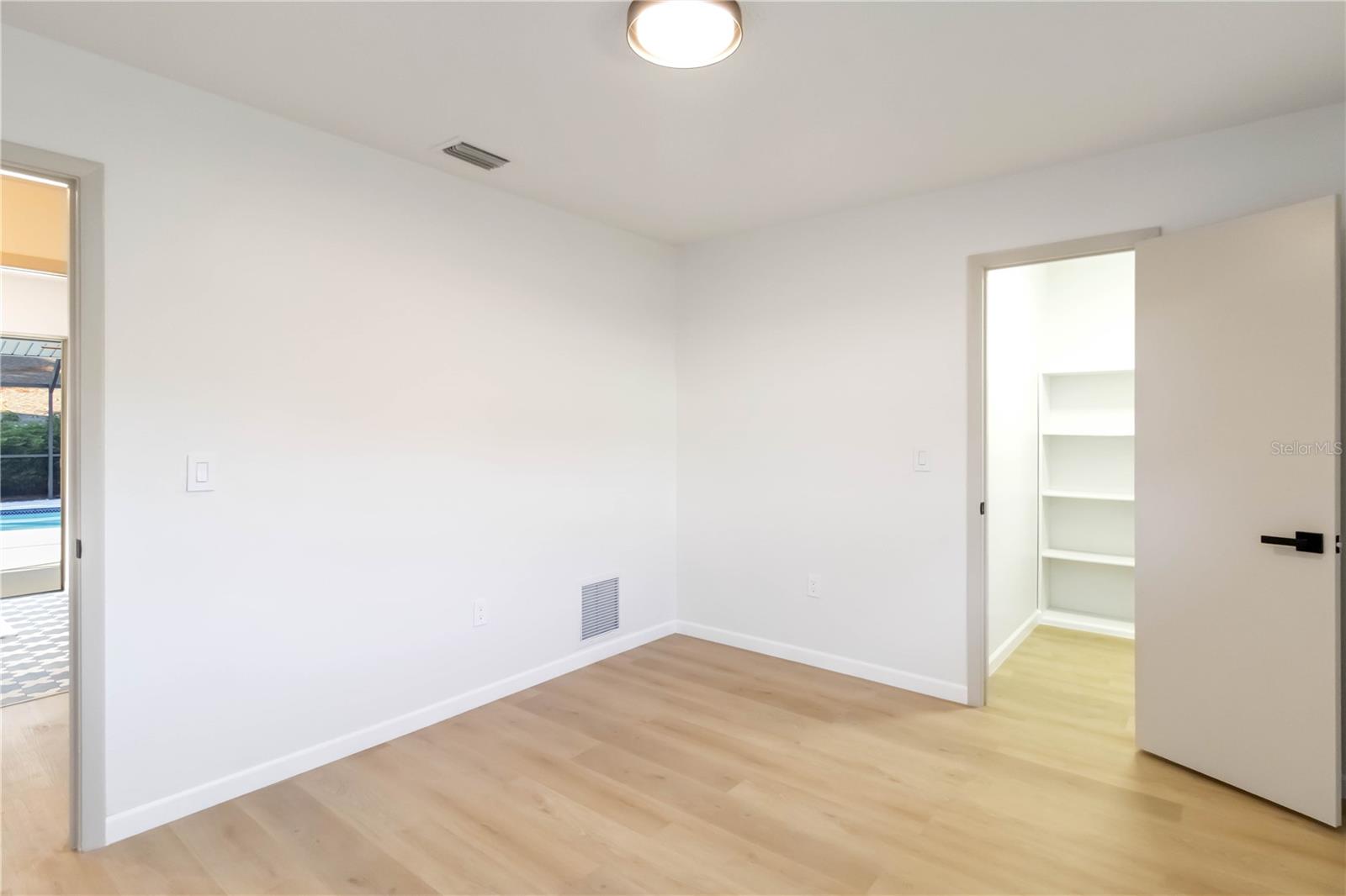 5438 BENEVA WOODS WAY