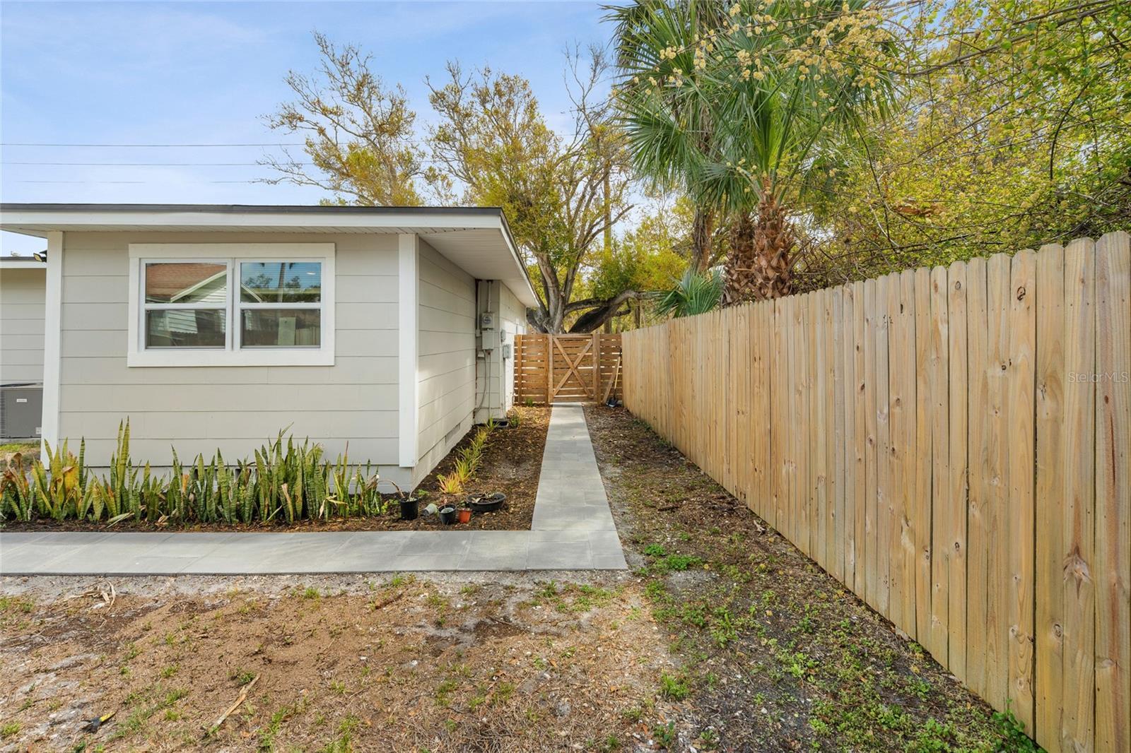 5135 OLD BRADENTON RD