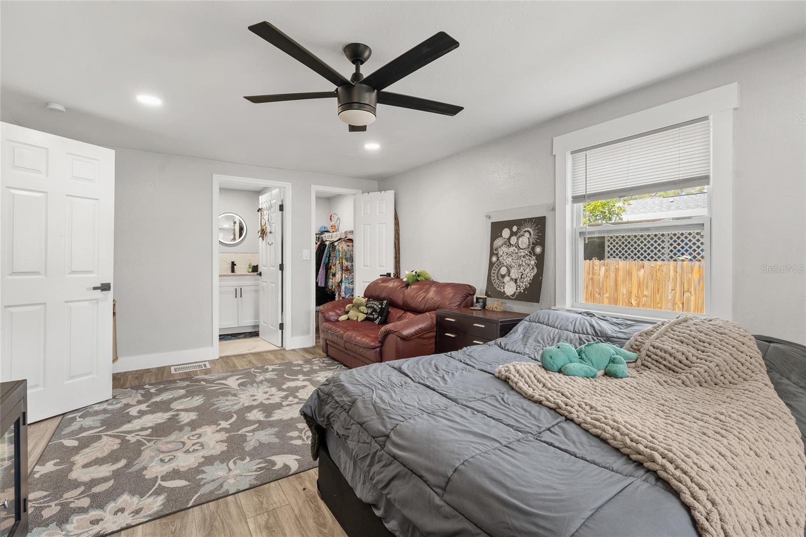 5135 OLD BRADENTON RD