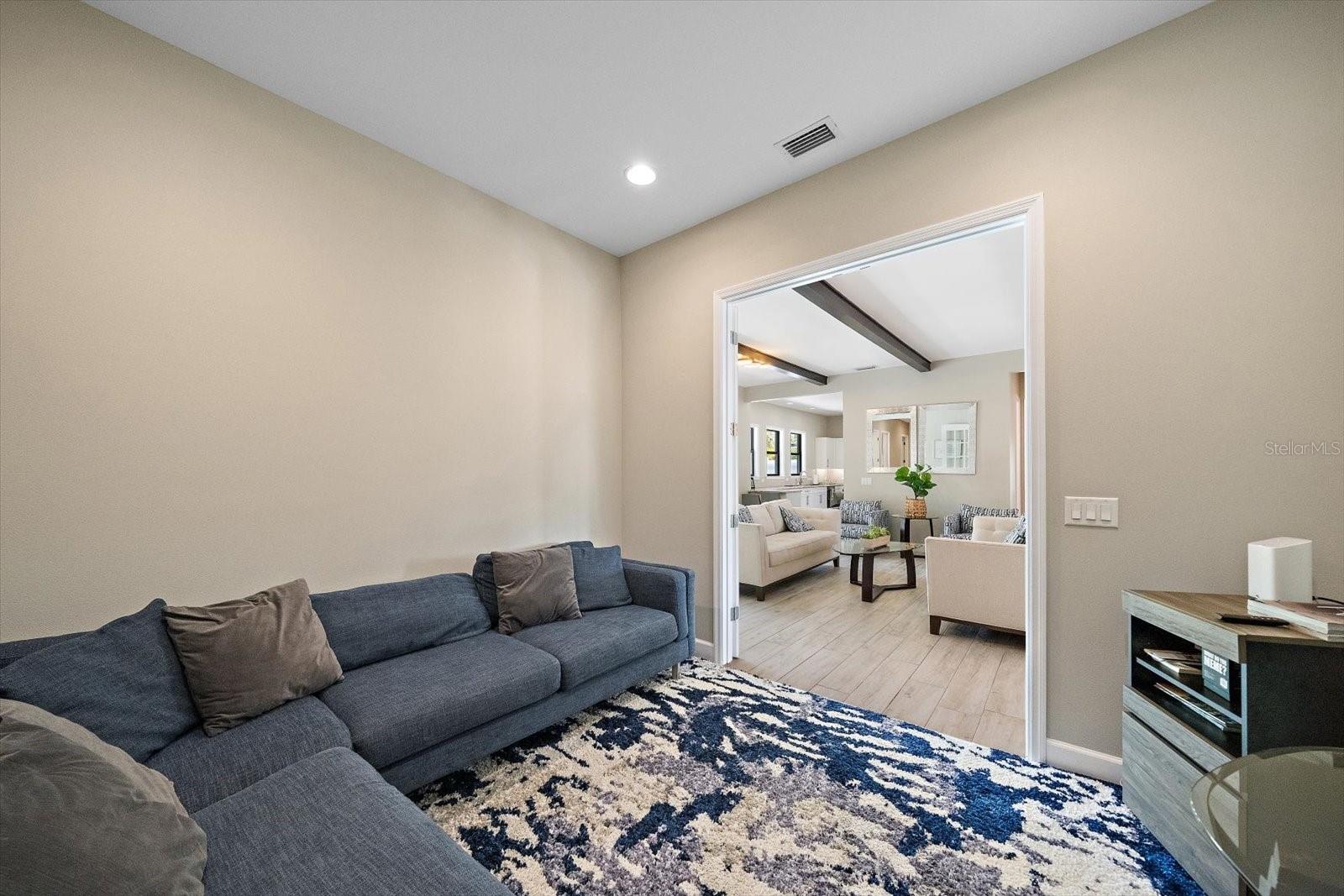 1905 TULIP DR
