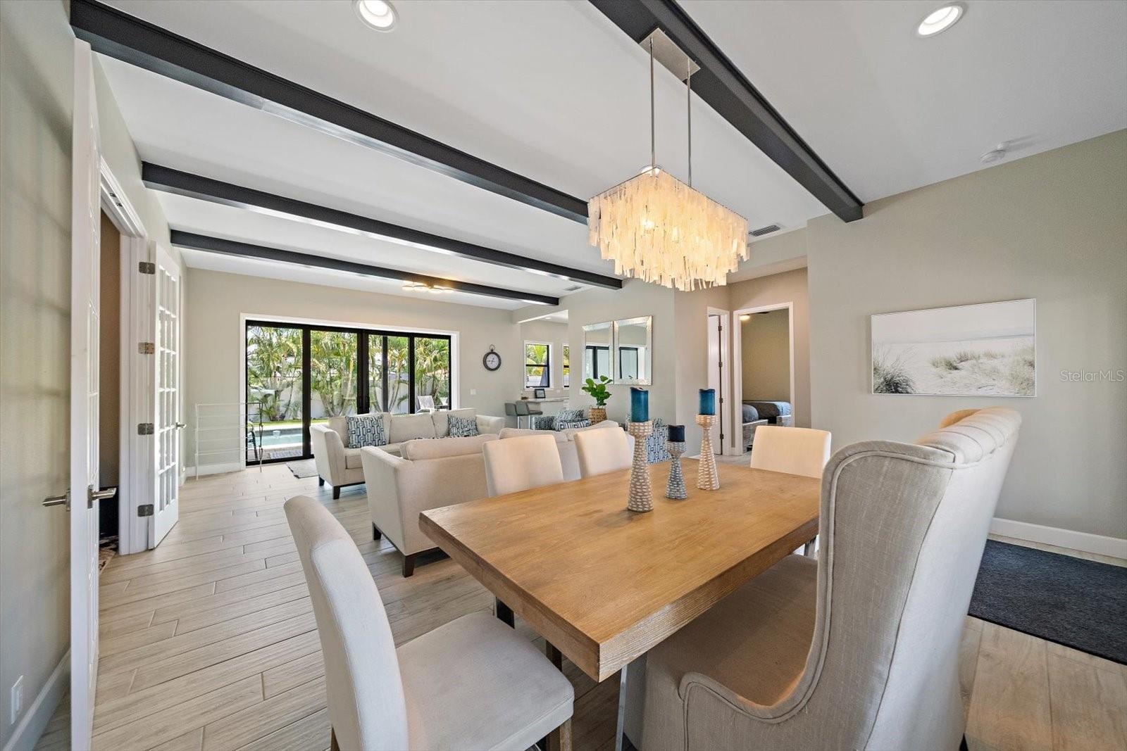 1905 TULIP DR