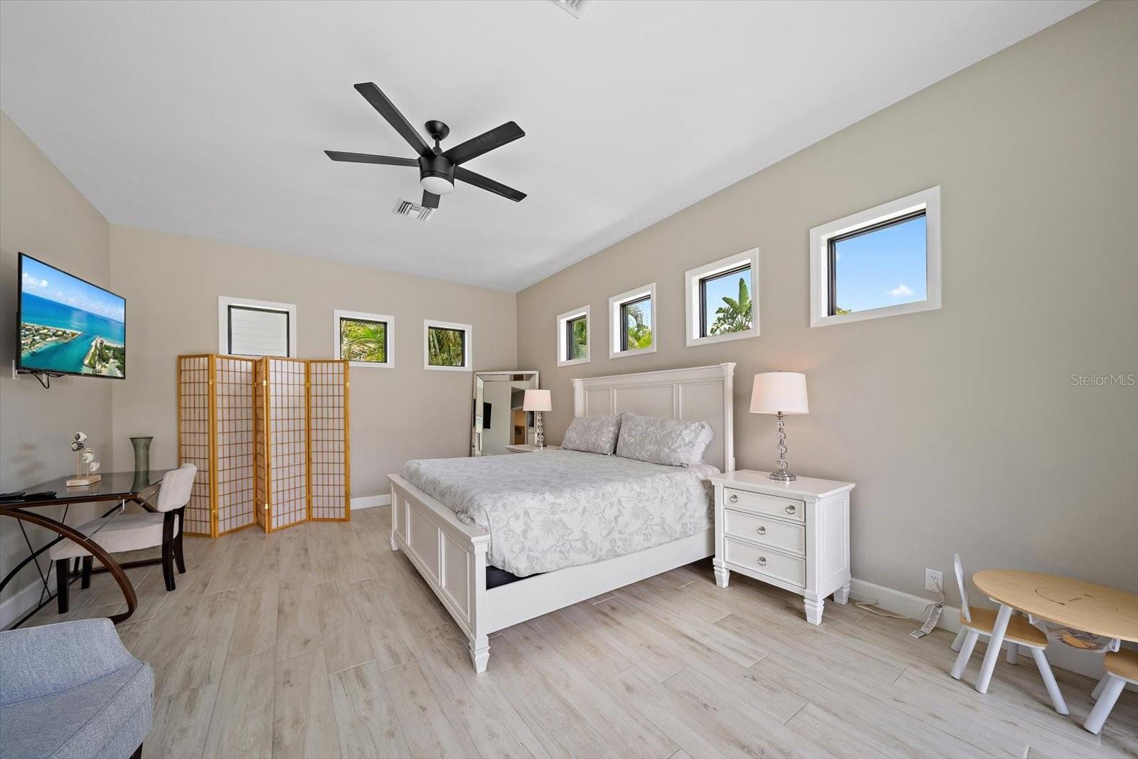 1905 TULIP DR