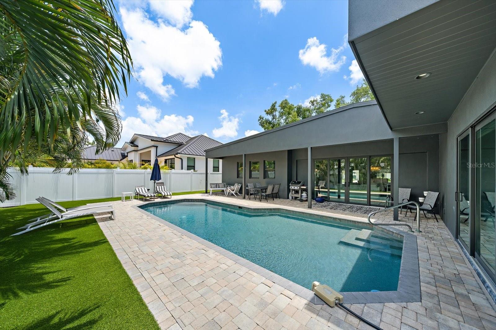 1905 TULIP DR