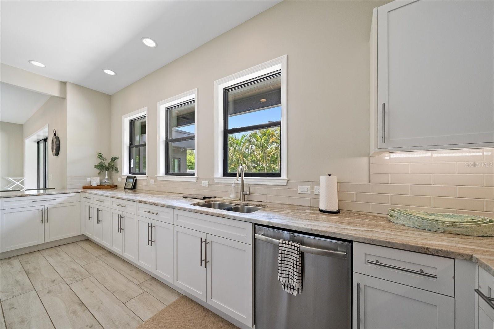 1905 TULIP DR