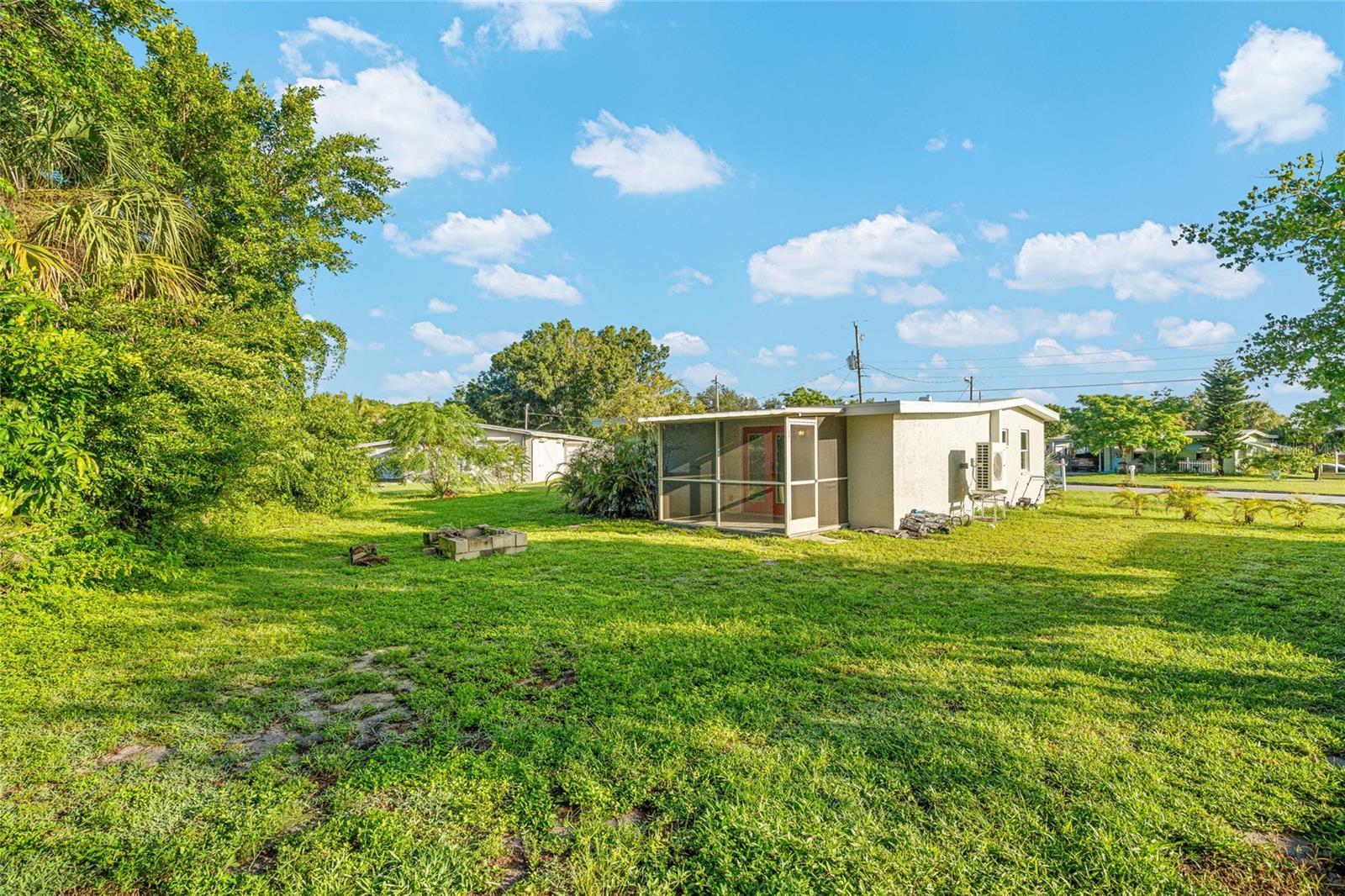 223 MARTIN DR NE