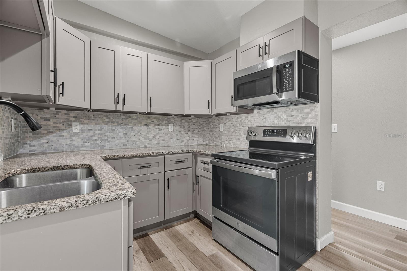 223 MARTIN DR NE