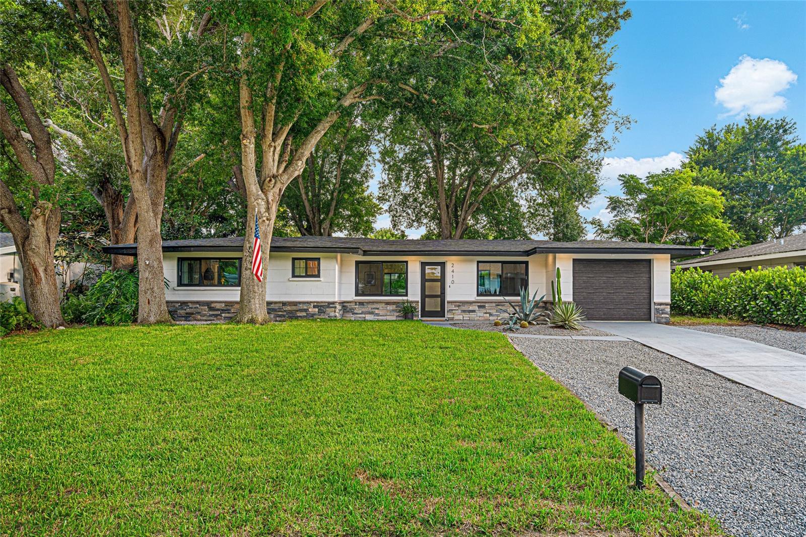2410 VALENCIA DR