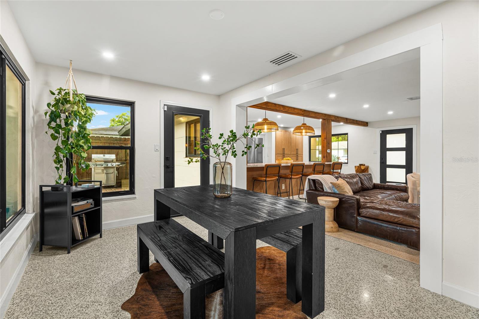 2410 VALENCIA DR