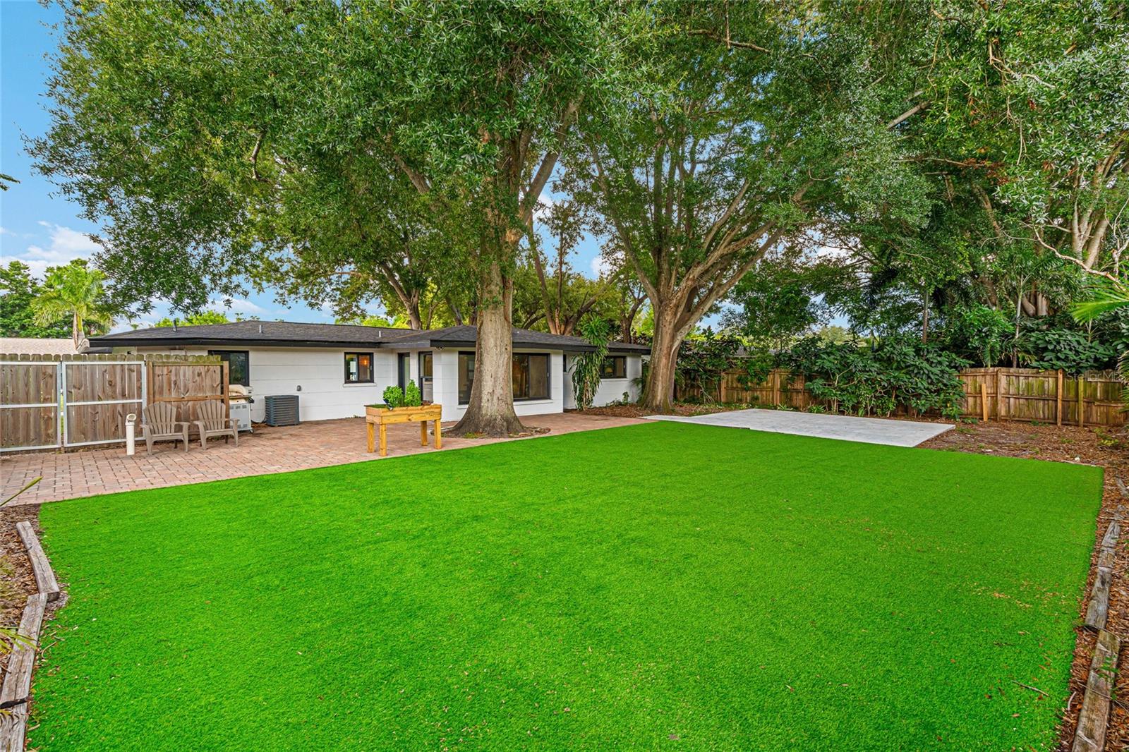 2410 VALENCIA DR