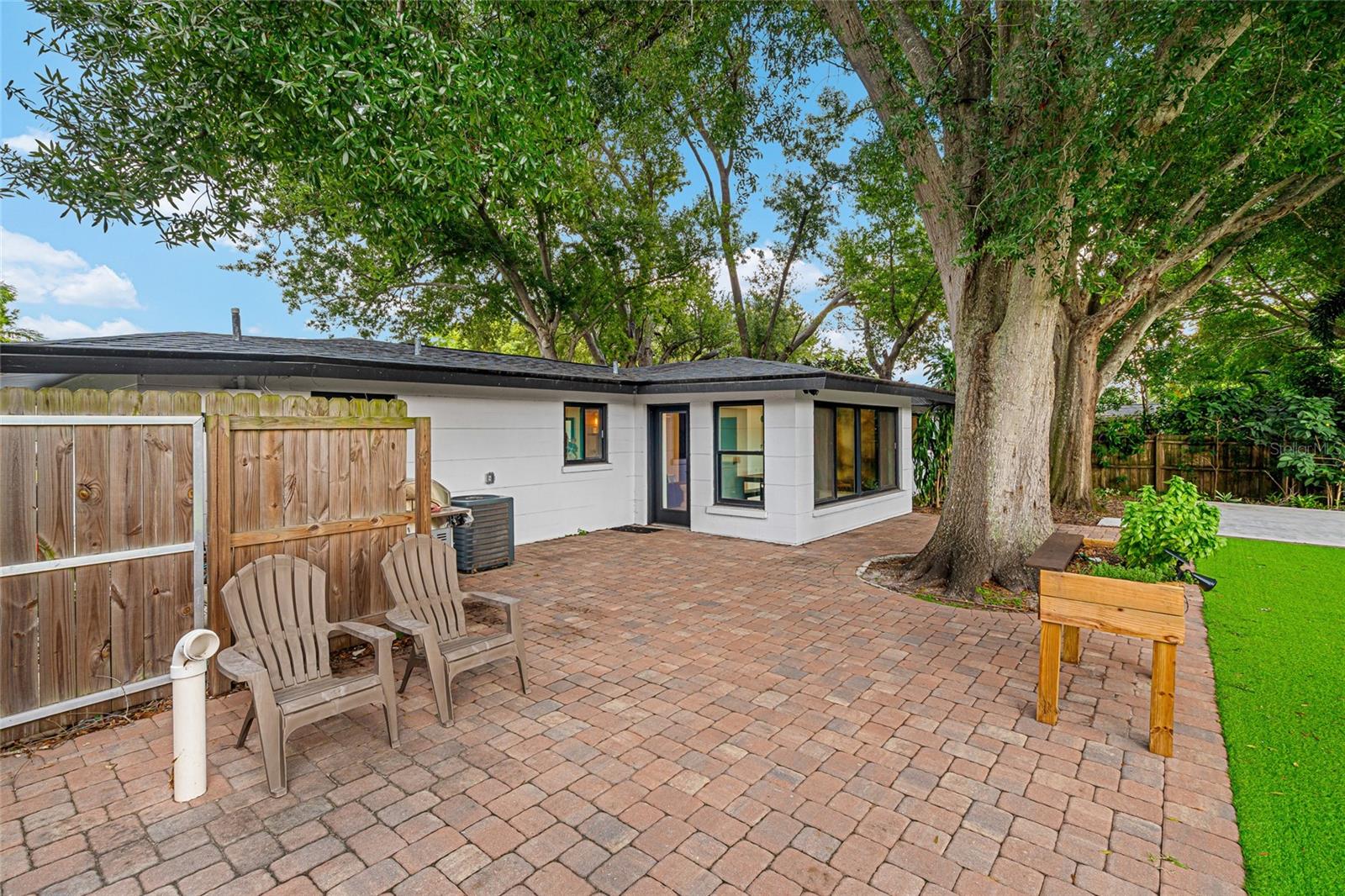 2410 VALENCIA DR