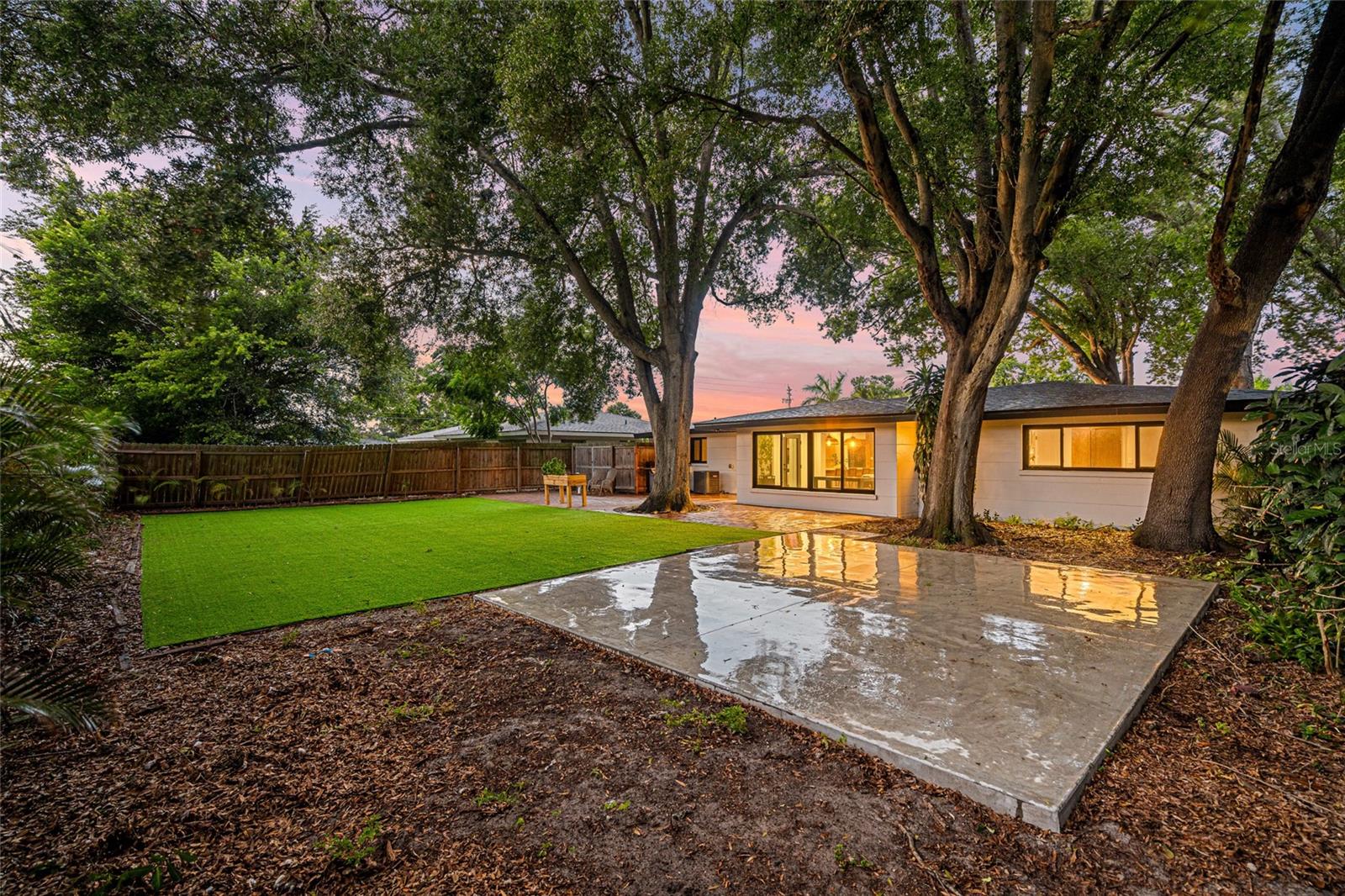 2410 VALENCIA DR