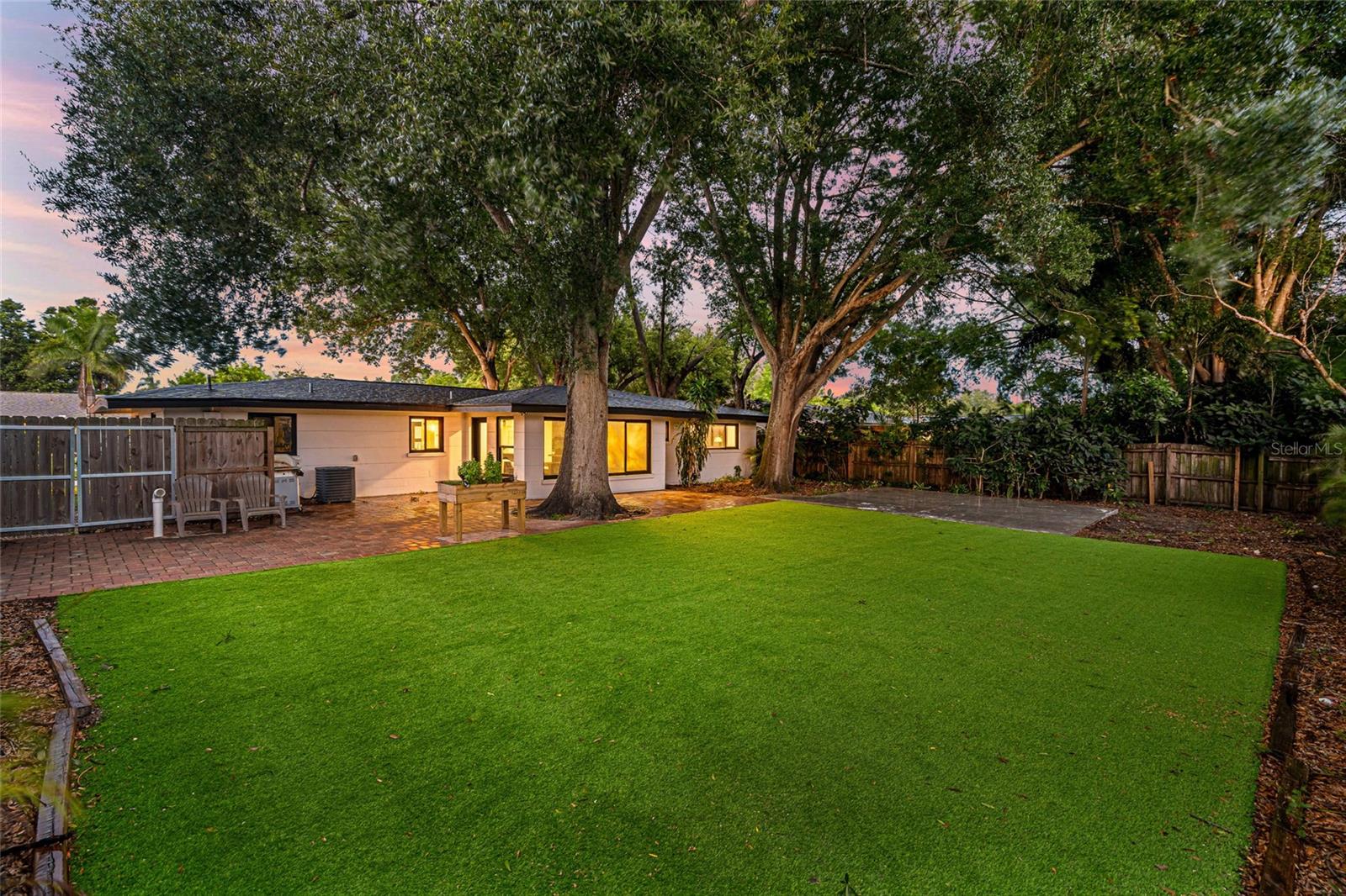 2410 VALENCIA DR