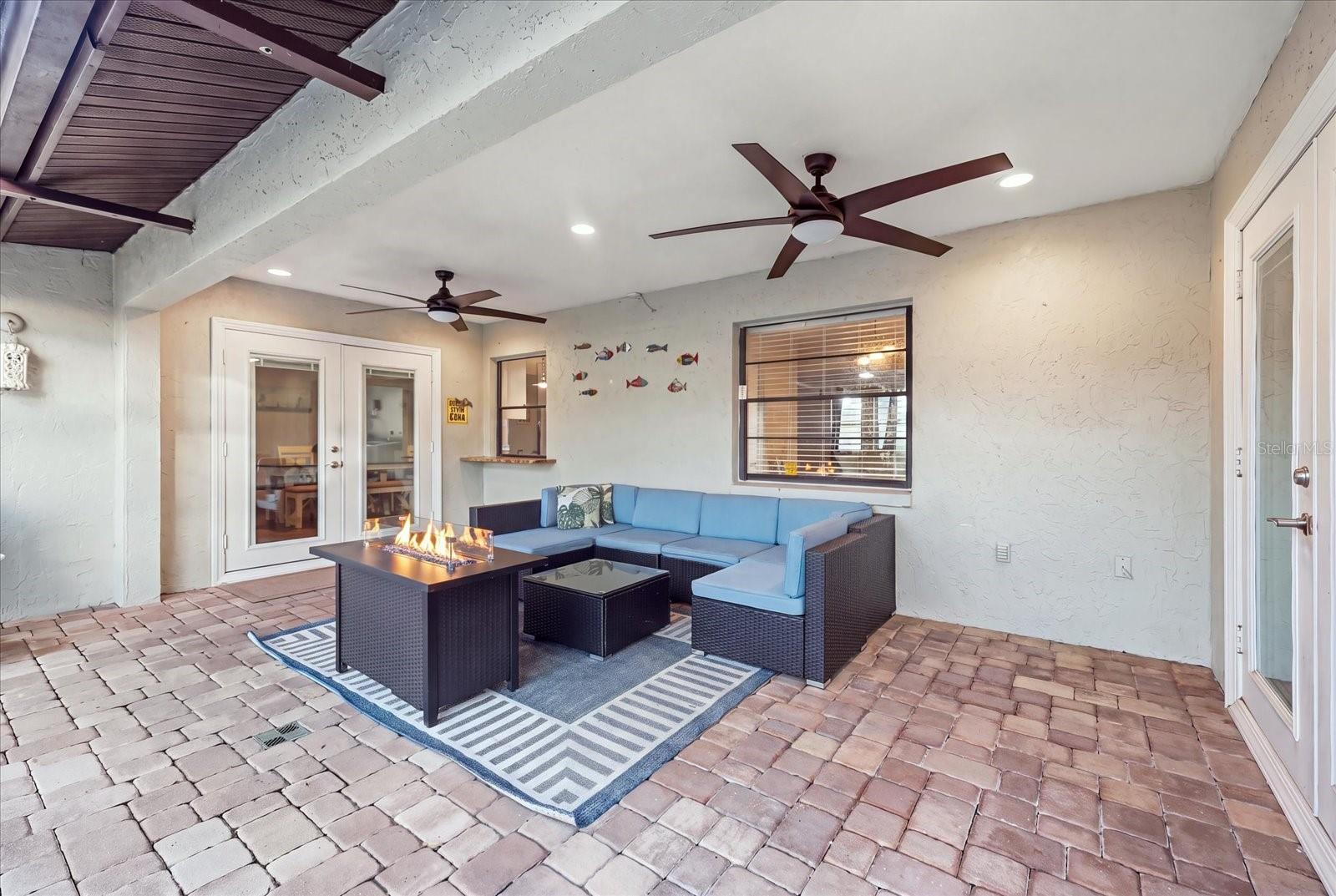 926 PLUM TREE LN