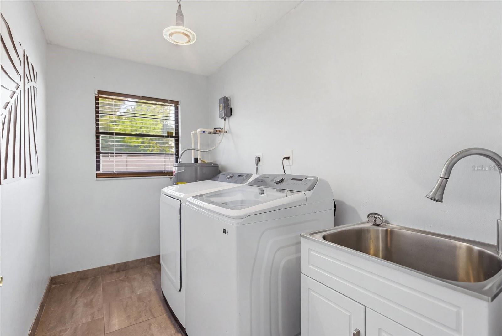 926 PLUM TREE LN