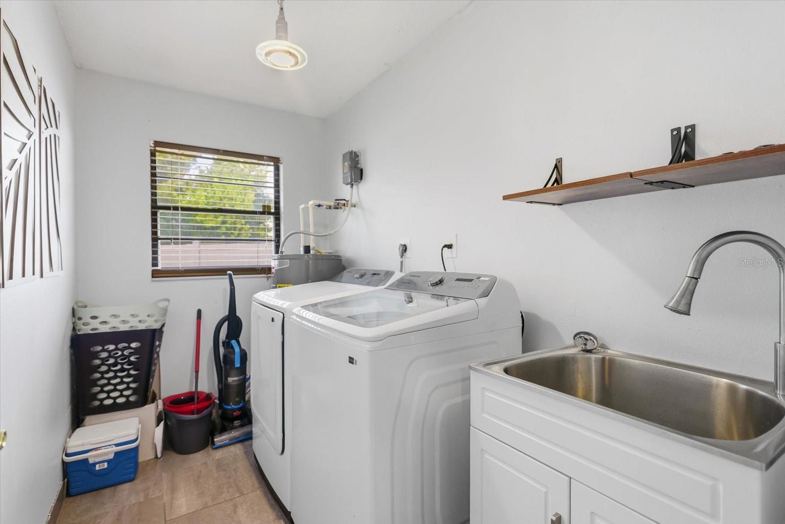 926 PLUM TREE LN
