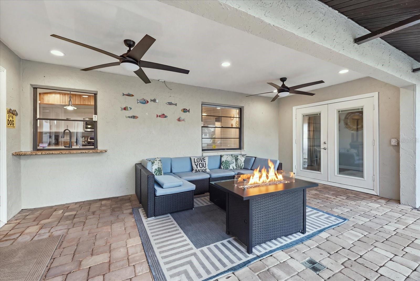 926 PLUM TREE LN