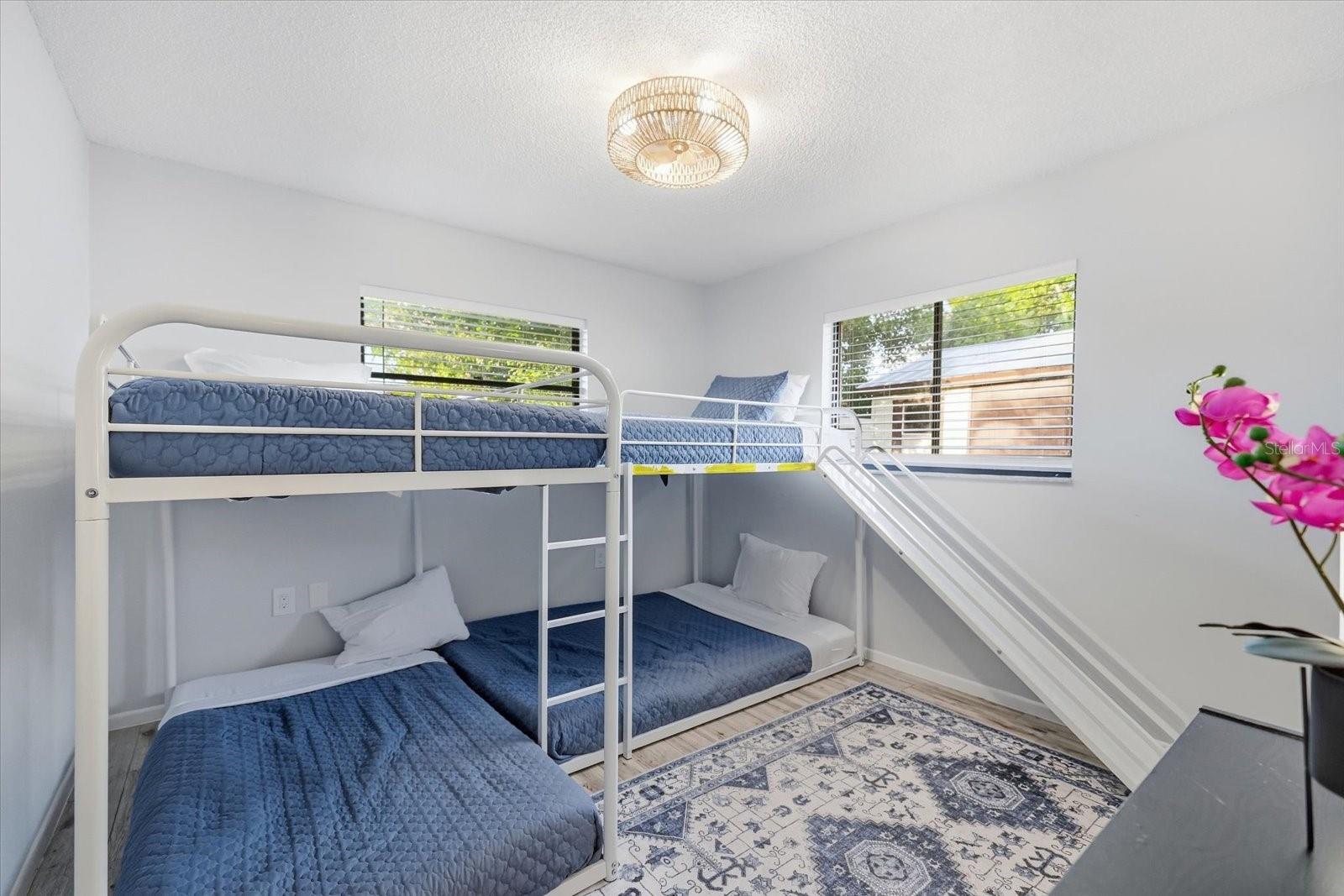 926 PLUM TREE LN