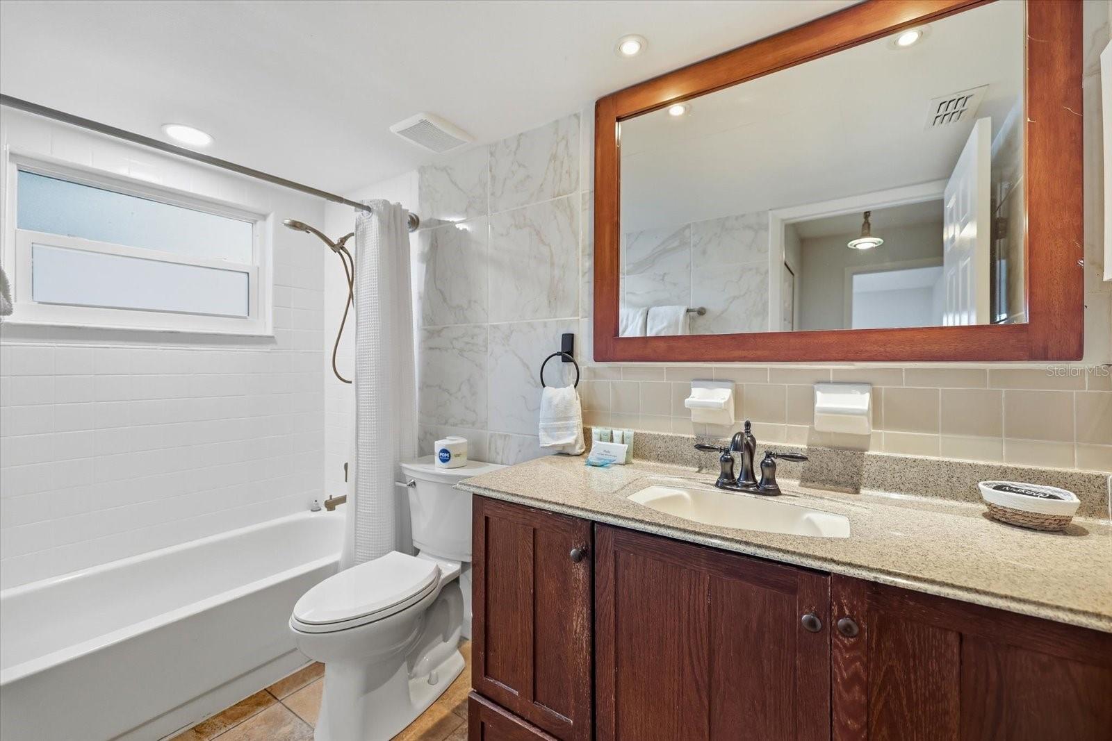 926 PLUM TREE LN