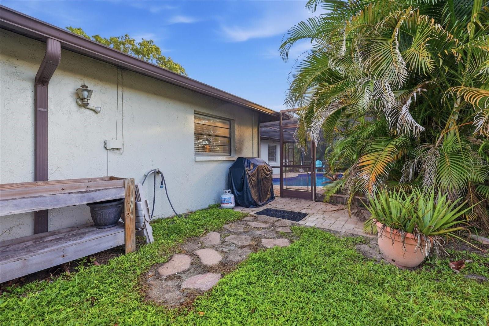 926 PLUM TREE LN