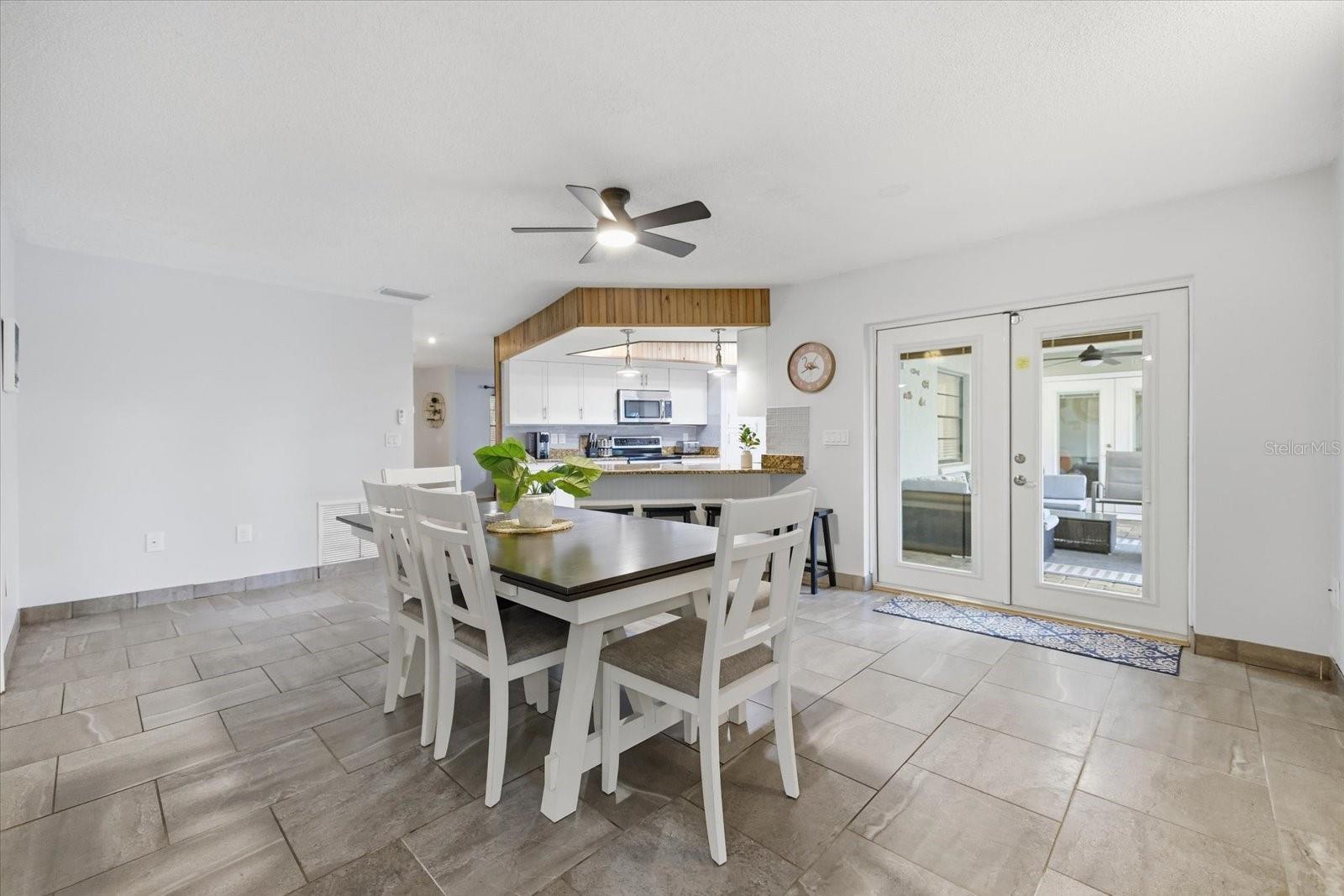 926 PLUM TREE LN