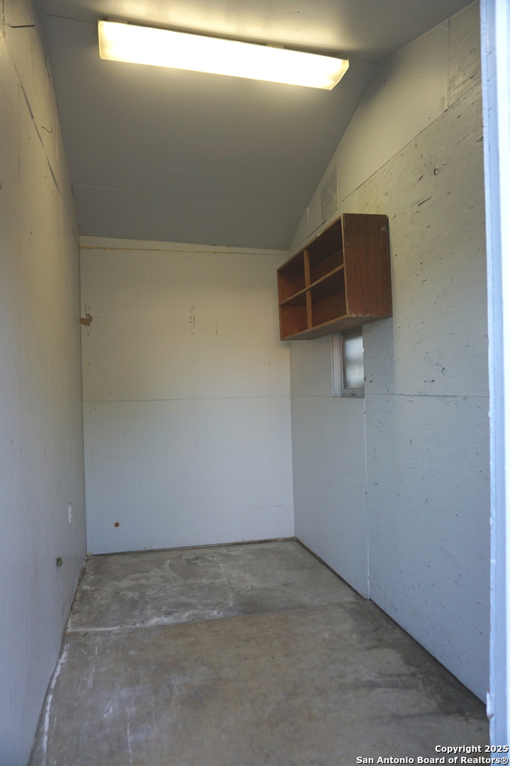 411 W HART AVE