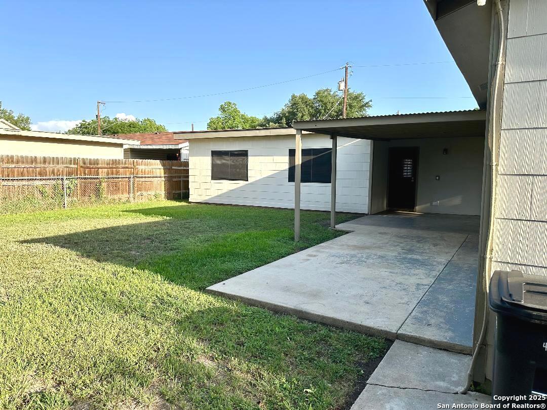 411 W HART AVE