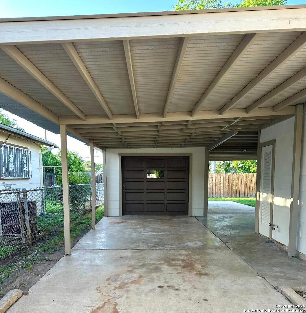 411 W HART AVE
