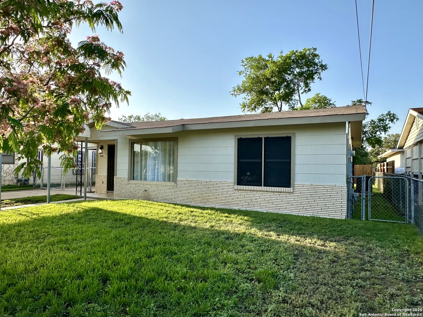 411 W HART AVE
