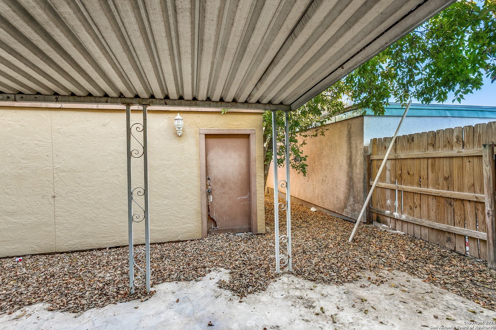 1202 KLONDIKE ST