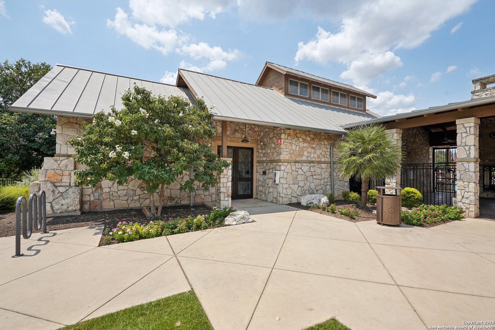 3610 Pinnacle Dr