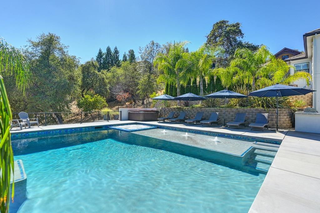 793 Deerbrooke Trail