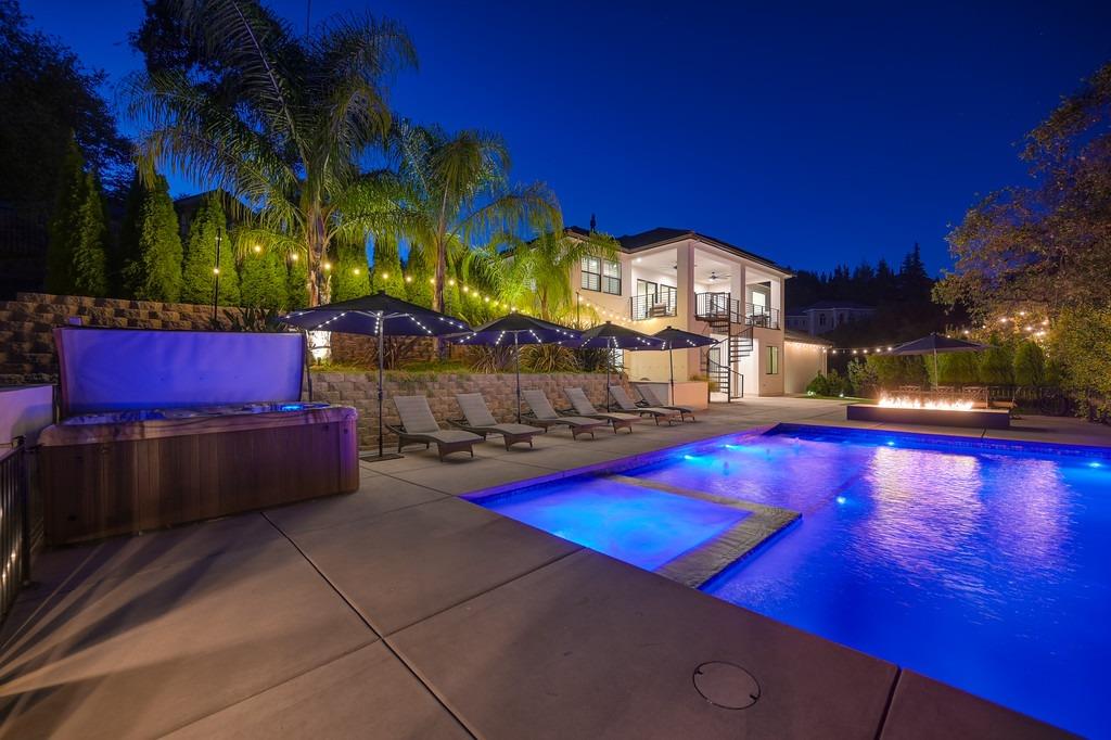 793 Deerbrooke Trail