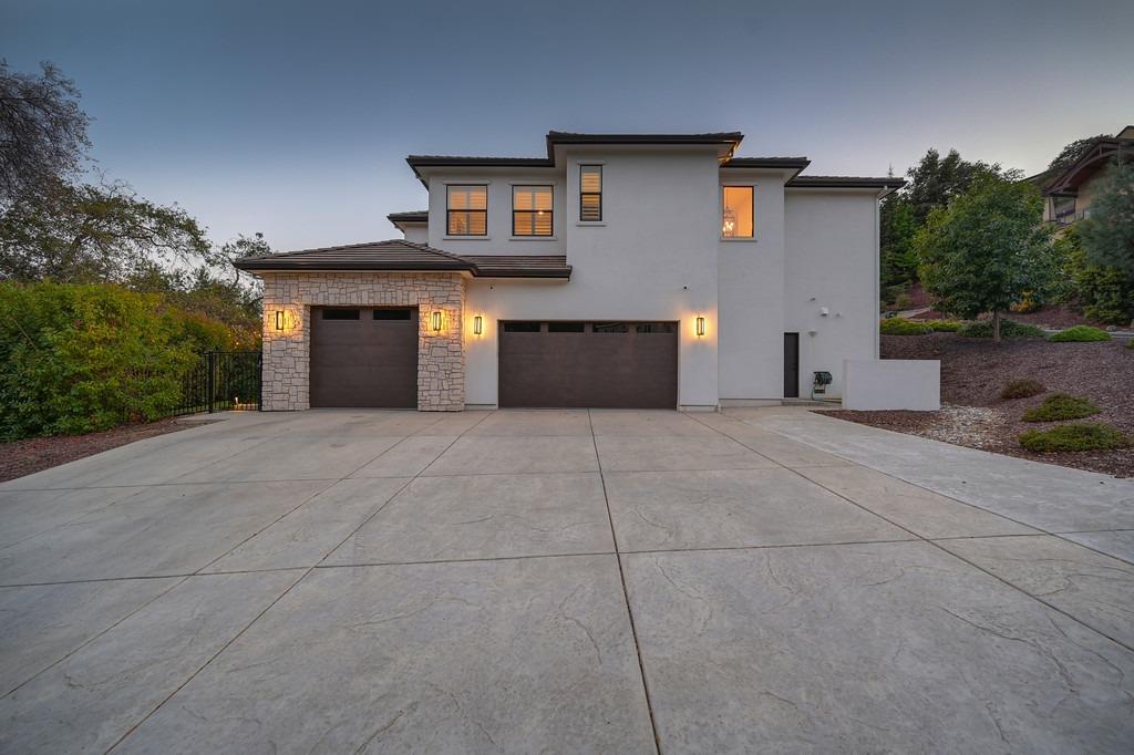 793 Deerbrooke Trail