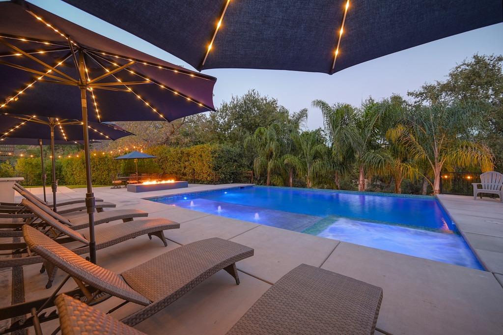 793 Deerbrooke Trail