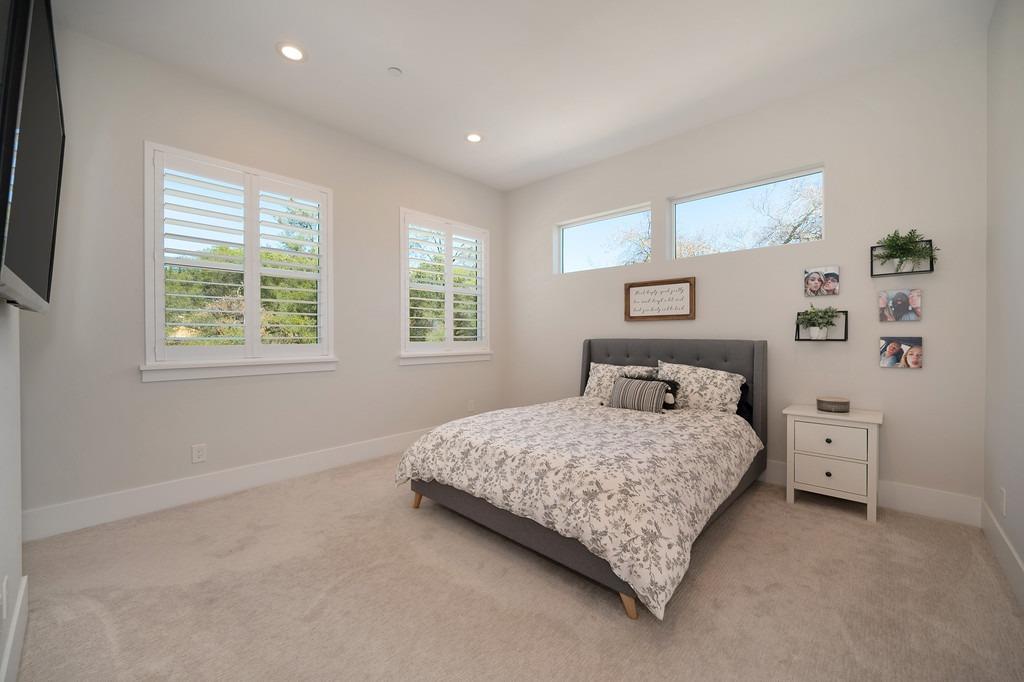 793 Deerbrooke Trail