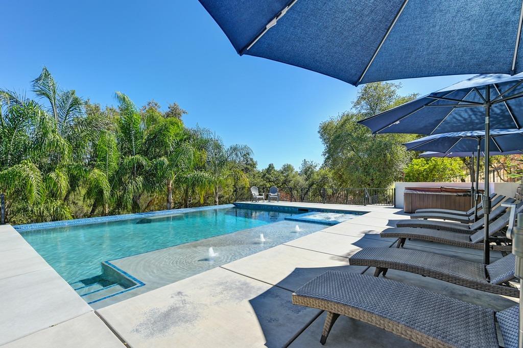 793 Deerbrooke Trail