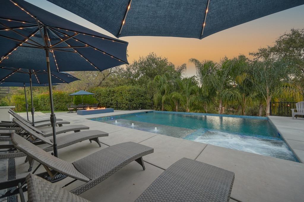 793 Deerbrooke Trail