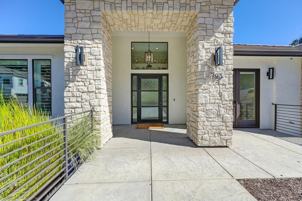 793 Deerbrooke Trail